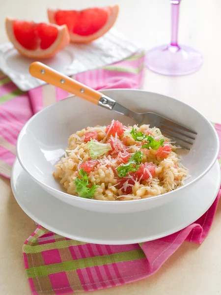 Greyfurt ve peynirli risotto — Stok fotoğraf