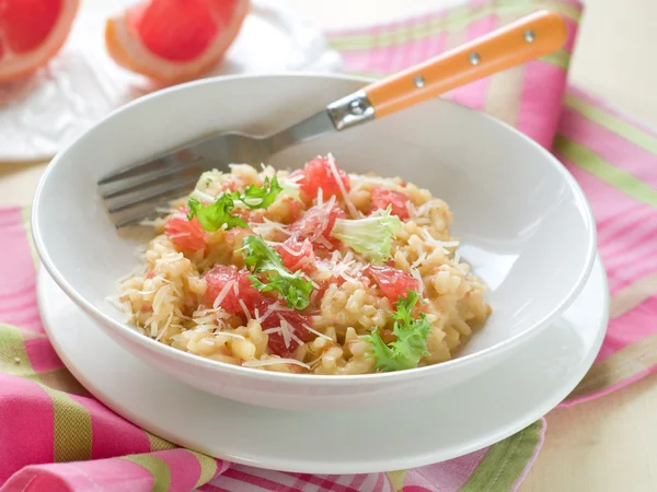 Risotto with grapefruit and cheese — Stock Photo, Image