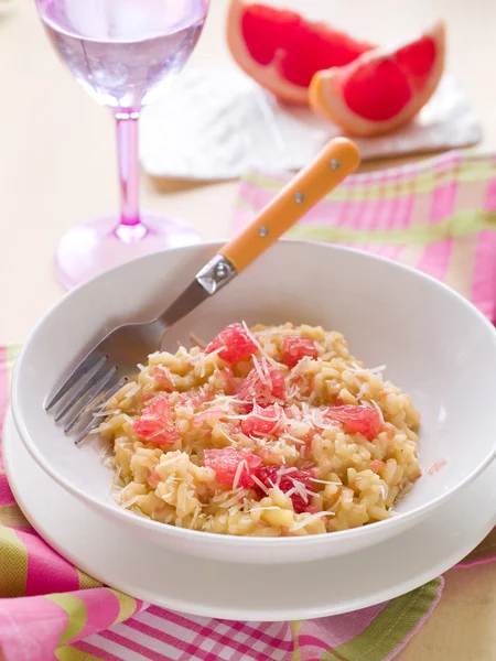 Risotto con pompelmo e formaggio — Foto Stock