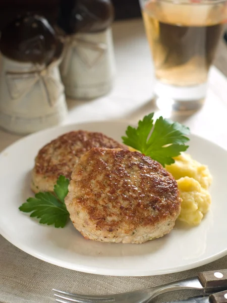 Purée de pommes de terre aux boulettes de viande — Photo