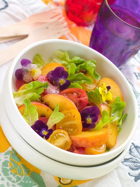 Sallad med färska grönsaker — Stockfoto