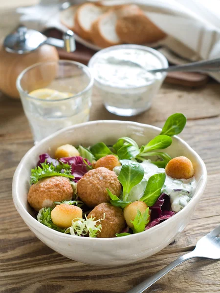 Köttbullar och potatis — Stockfoto