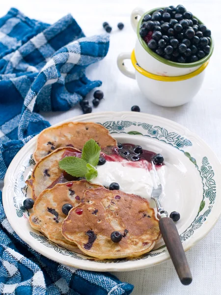 Pannkakor med blåbär — Stockfoto