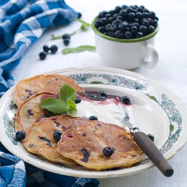 Pannkakor med blåbär — Stockfoto