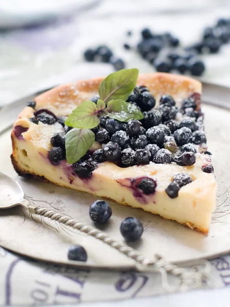Cake with blueberries — Stock Photo, Image