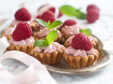 ahududu tartlets