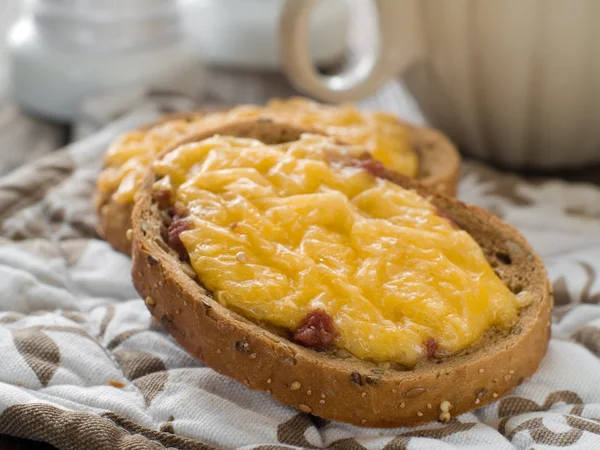 Bread with cheese — Stock Photo, Image