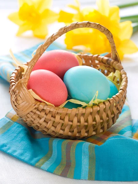 Eggs in basket with daffodil — Stock Photo, Image