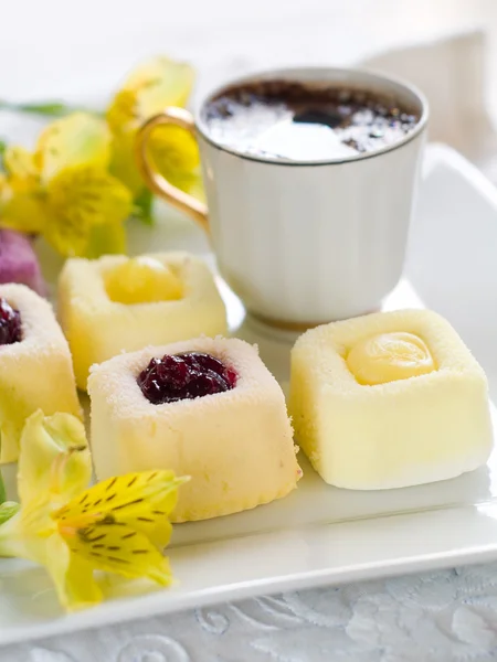 Lemon mini cakes — Stock Photo, Image