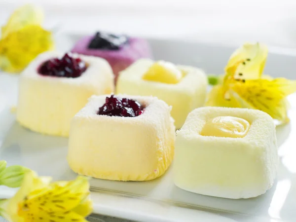 Lemon mini cakes — Stock Photo, Image
