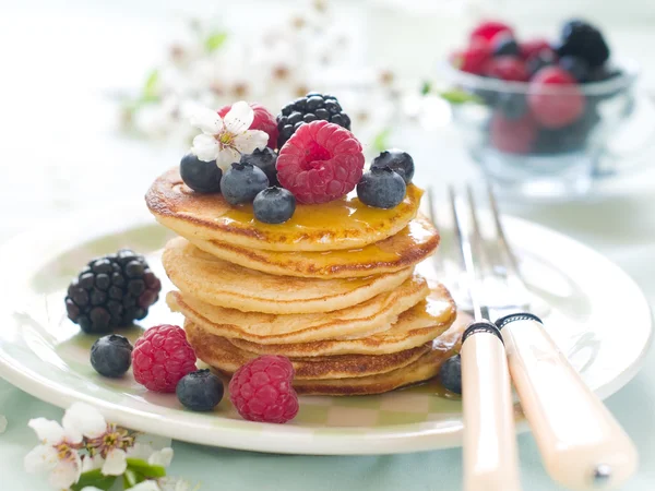 Pancakes with berry — Stock Photo, Image