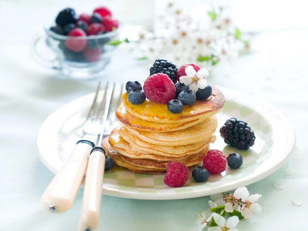Pancakes with berry — Stock Photo, Image