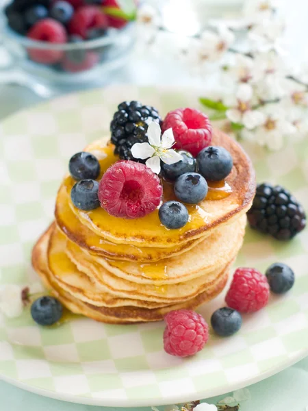 Panqueques con bayas — Foto de Stock