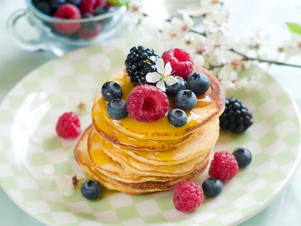 Pancakes with berry — Stock Photo, Image