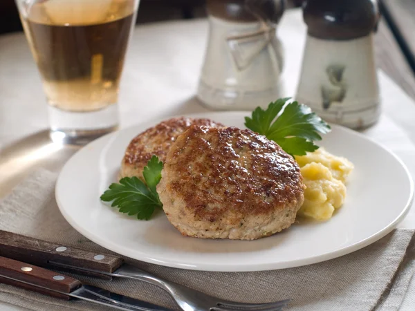 Potatismos med kött bollar — Stockfoto