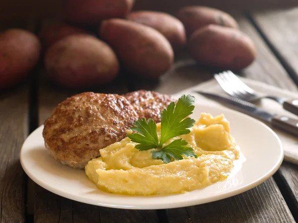 Mashed potato with meat balls — Stock Photo, Image