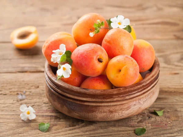 Свіжих абрикоси — стокове фото