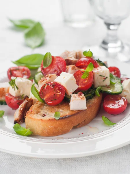 Salat auf Brot — Stockfoto