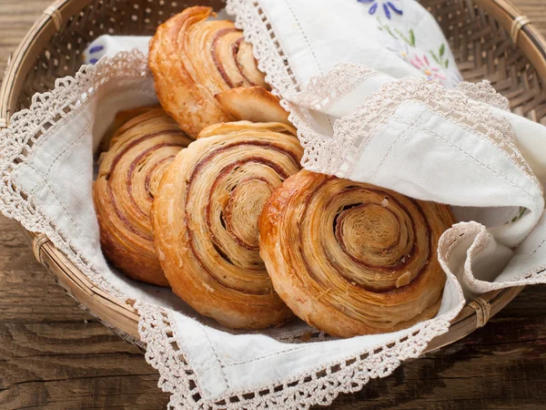 Bollos o rollos de canela — Foto de Stock