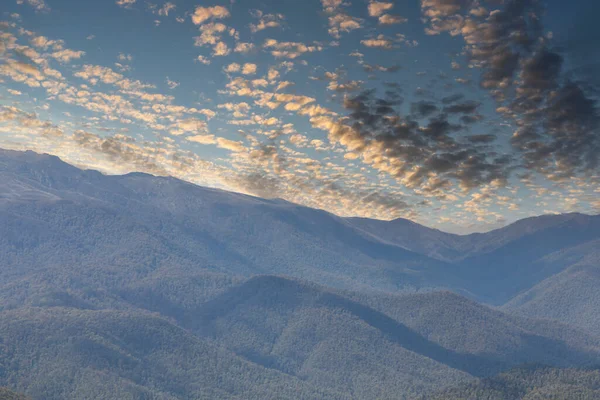 Foto Van Een Grote Bergkam Lijn Vallei Het Snowy Mountains Rechtenvrije Stockafbeeldingen