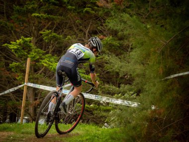 Ouistreham, Fransa Ekim 2022. Normandiya 'da Ouistreham plajında bisiklet sürmek..