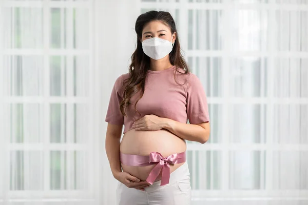 Gelukkig Zwanger Aziatische Vrouw Dragen Medische Masker Beschermen Virus Stof — Stockfoto