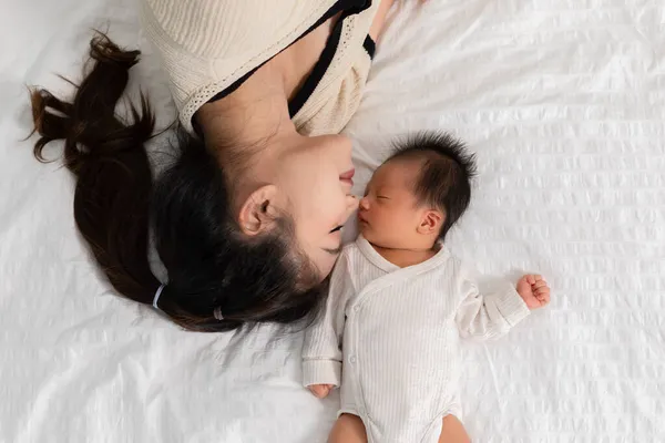 Top View Beautiful Attractive Asian Mom Lying Bed Kiss Baby — Stok Foto