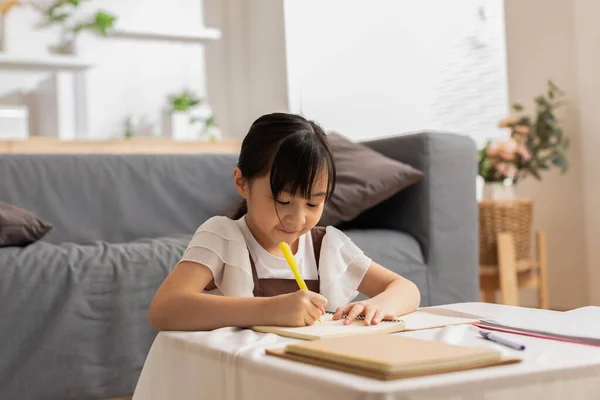 Portrait Little Asian Girl Child Study Learn Home Smile Happiness Stok Gambar Bebas Royalti