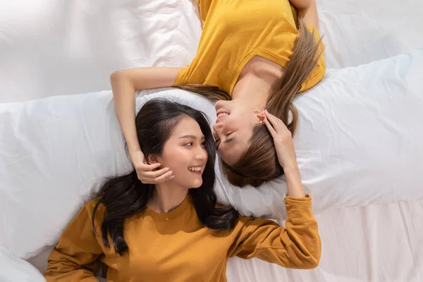 Schöne Asiatische Junge Lesbische Lgbtq Paar Oder Freunde Auf Dem — Stockfoto