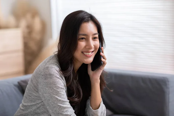 Asian Young Woman Answer Phone Talking Positive Happiness Emotional Attractive — Photo