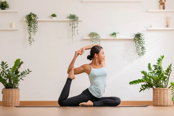 Side View Asian Woman Wearing Green Sportwear Doing Yoga Exercise — Stock Photo, Image