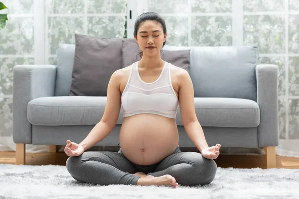 Gelukkig Kalm Zwangere Vrouw Diepe Adem Met Frisse Lucht Doen — Stockfoto