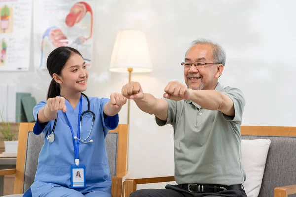 Asian Female Doctor Advice Elderly Patient Physiotherapist Exercise Stretching Muscle — Stock Photo, Image