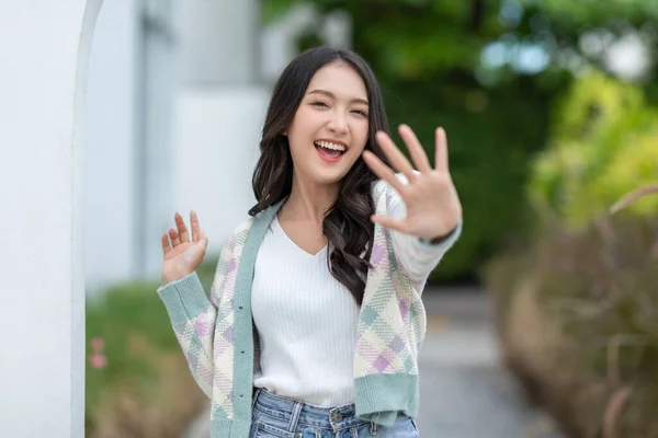 Wanita Muda Asia Yang Cantik Tersenyum Dan Ceria Wanita Cantik — Stok Foto