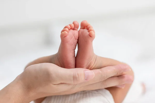 Mother Touching Holding Baby Feet Love Infant Tiny Baby Feet — Stok Foto