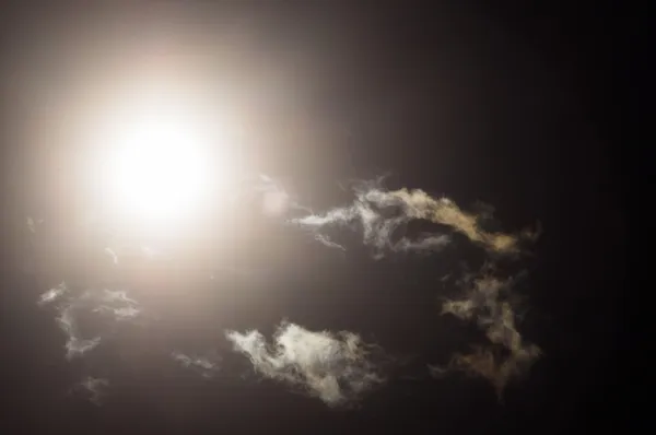 Bulutlar güneşin — Stok fotoğraf