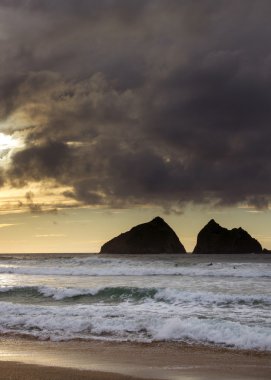 Holywell Körfezi, Newquay İngiltere 'de günbatımı