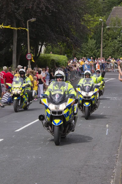 Greetland, Engeland, 06 jul: de politie Fly-by met menigte van pe — Stockfoto