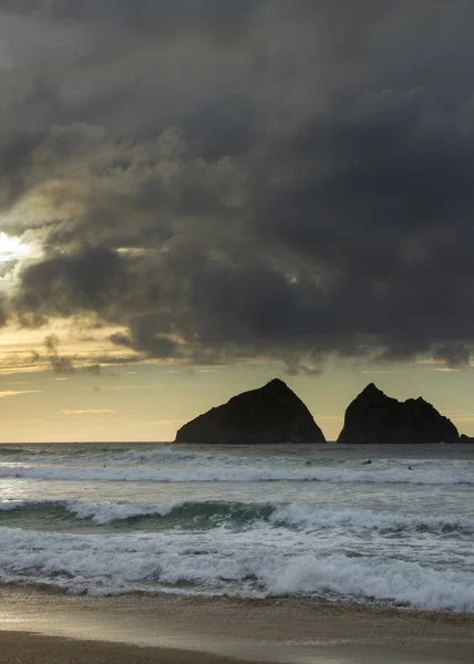 Sonnenuntergang in der Holywell Bay — Stockfoto