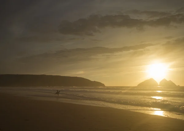 Surfer at sunset — Stock Photo, Image