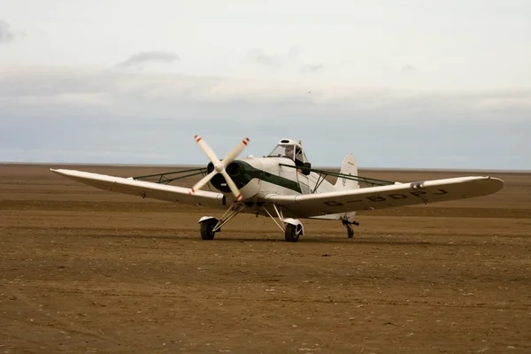 Aereo sul campo — Foto Stock