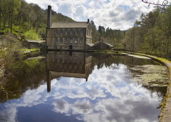 Hardcastle crags Gibson değirmen — Stok fotoğraf