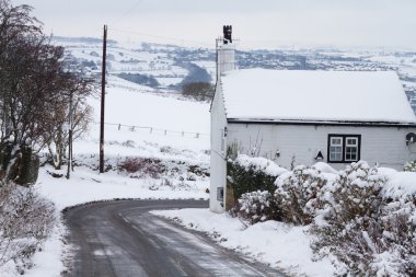 Bir ülke Lane'de kar yağışı