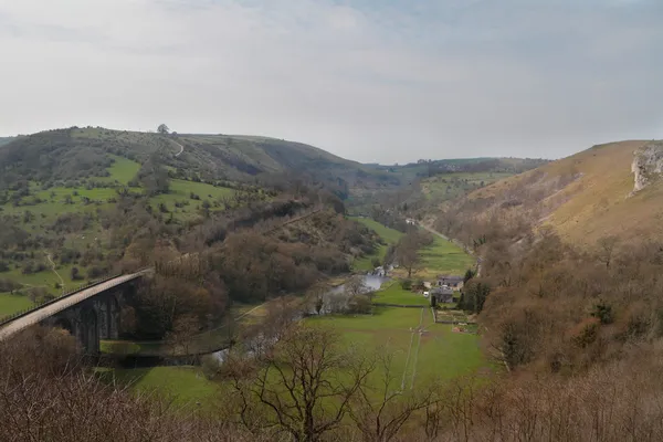 Ponte sobre o rio Wharfe — Fotografia de Stock