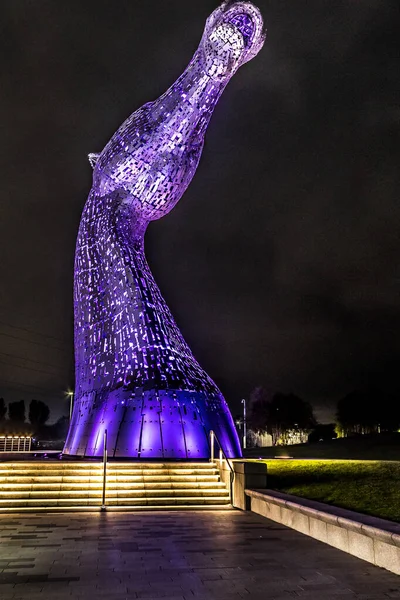 Kelpie 높이의 모양의 조각으로 Falkirk 마우스 Grangemouth 사이에 위치한 Kelpie — 스톡 사진