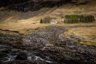 Achnambeithach Cottage Glencoe, İskoçya manzarası.