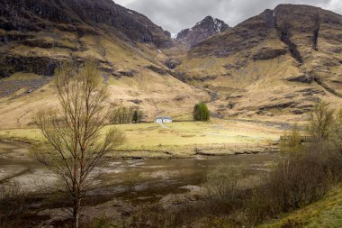 Achnambeithach Cottage Glencoe, İskoçya manzarası.