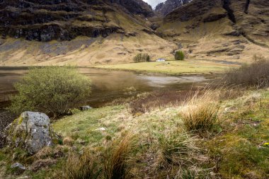 Achnambeithach Cottage Glencoe, İskoçya manzarası.