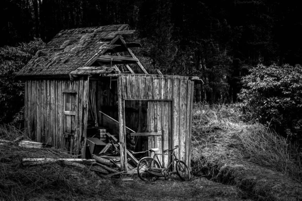 Cobertizo Abandonado Las Tierras Altas Escocesas Con Una Vieja Bicicleta — Foto de Stock