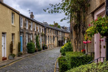 Circus Lane, Edinburgh 'daki Mews kulübeleri. 